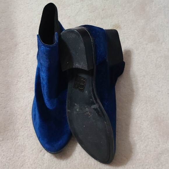 Blue suede booties - Picture 2 of 4